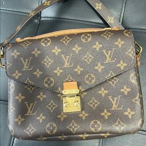 Louis Vuitton Pochette Métis